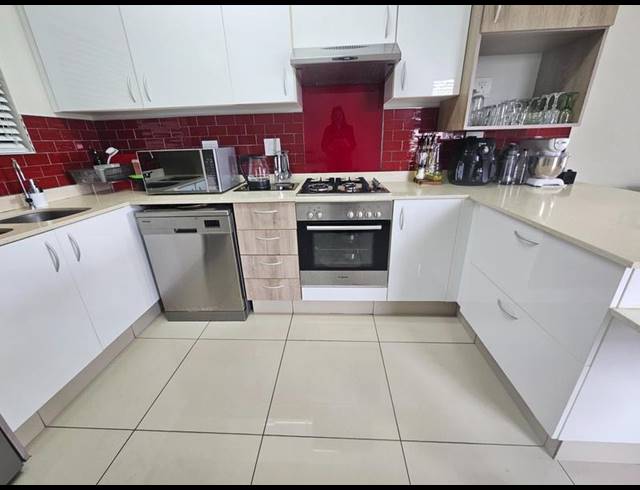 2 BEDROOM APARTMENT FOR SALE IN UMHLANGA RIDGE
